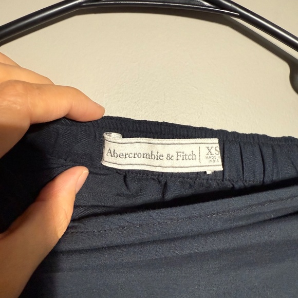 ✨ Abercrombie & Fitch Navy Midi Skirt – XS – Side Slit - Picture 4 of 4